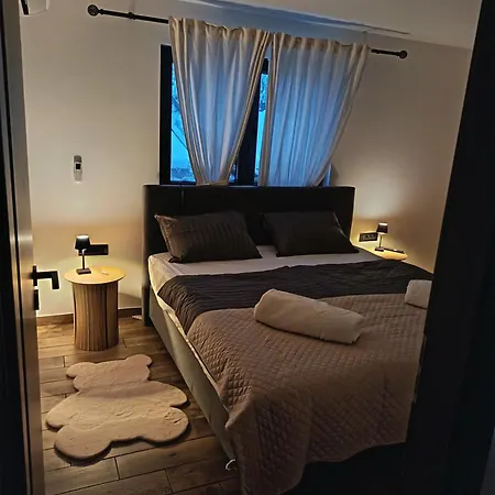 Vrh House