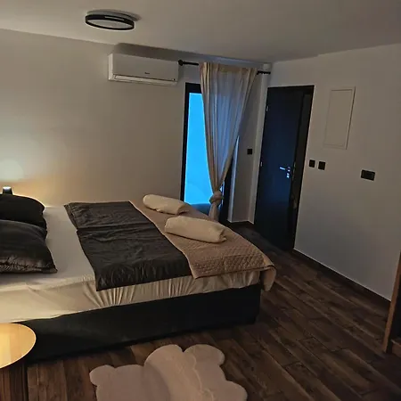 Vrh House