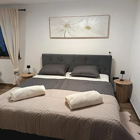 Vrh House * رافنا غورا