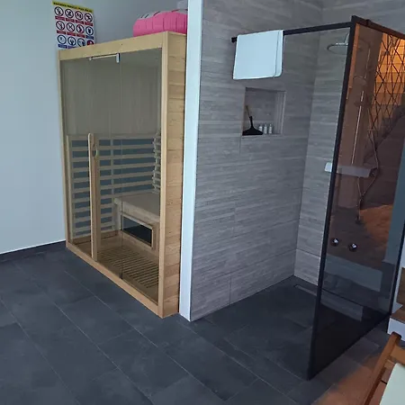 Vrh House بيت للعطل