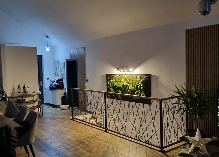 بيت للعطل Vrh House