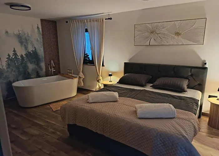 بيت للعطل Vrh House